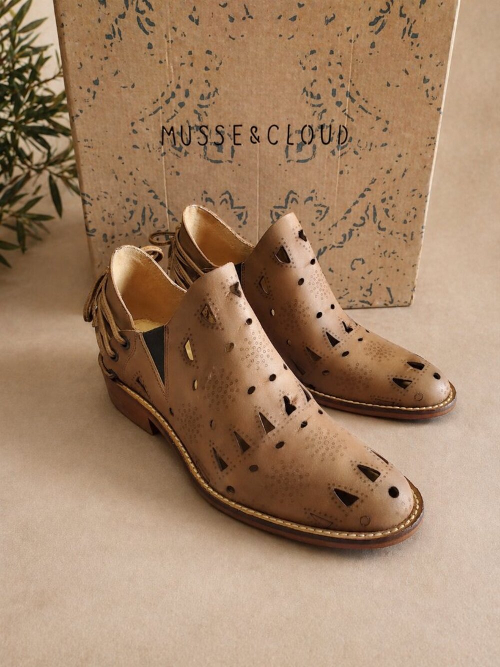 NEW Musse & Cloude Coolise Anthropologie Boho Western Cut Out Ankle Boots Size 8